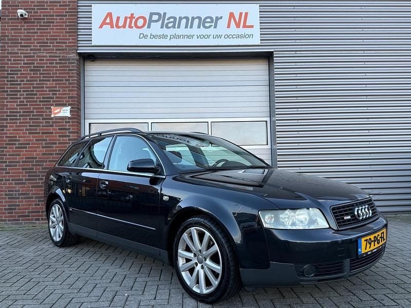 Zwart Gebruikt 2004 Audi A4 Stationwagen | € 1.244 (Goede deal) - Afbeelding 1/4