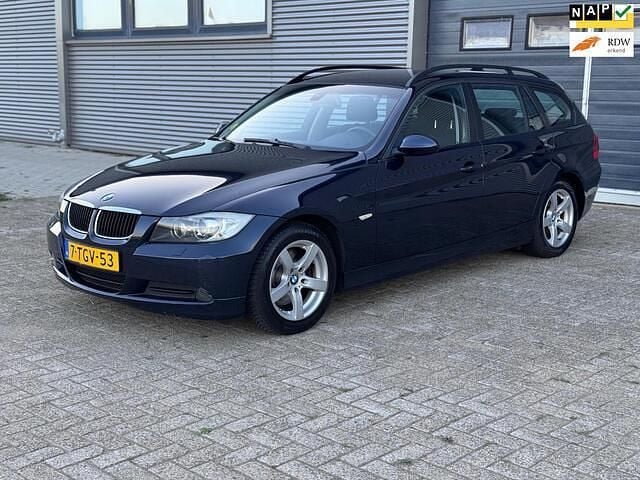 Blauw Gebruikt 2008 BMW 318 Stationwagen | € 2.799 (Eerlijke prijs) - Afbeelding 1/4