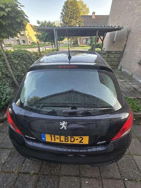 Zwart Gebruikt 2010 Peugeot 207 Hatchback | € 2.000 (Eerlijke prijs) - Afbeelding 1/4