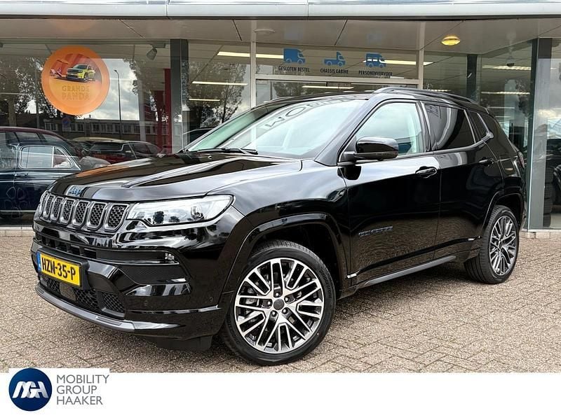 Zwart Nieuw 2025 Jeep Compass Summit SUV | € 41.900 (Iets duurder) - Afbeelding 1/4