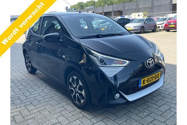Zwart Gebruikt 2020 Toyota Aygo X-cite Hatchback | € 12.999 (Eerlijke prijs) - Afbeelding 1/4
