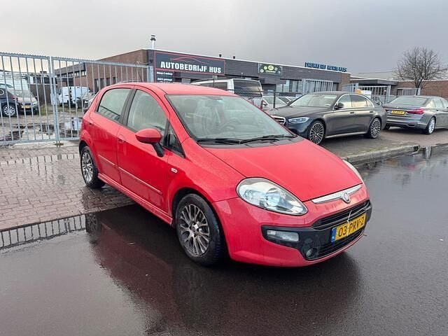 Rood Gebruikt 2011 Fiat Punto Evo Dynamic Hatchback | € 1.695 (Goede deal) - Afbeelding 1/4