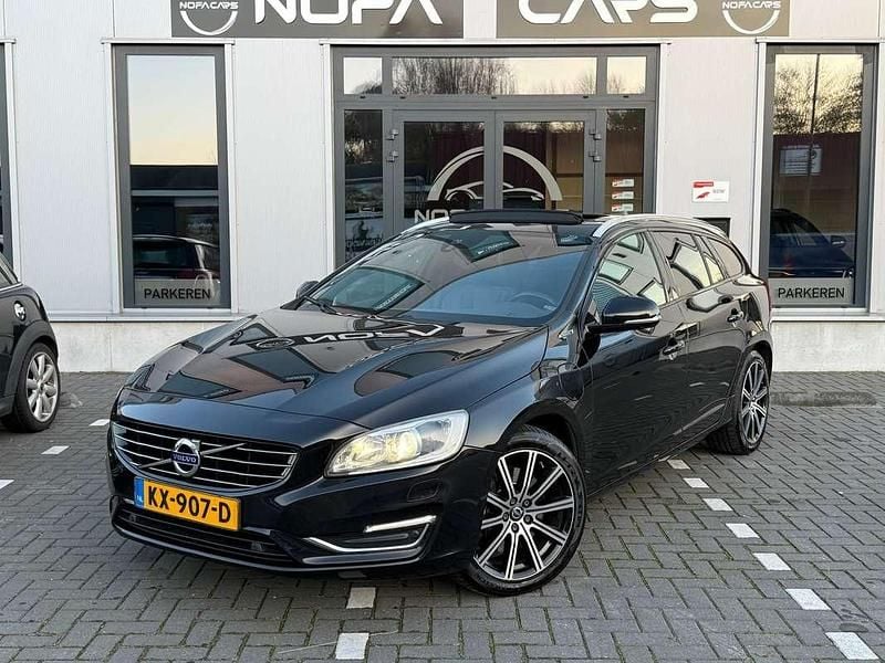 Zwart Occasion 2016 Volvo V60 Stationwagen | € 9.250 (Goede deal) - Afbeelding 1/4