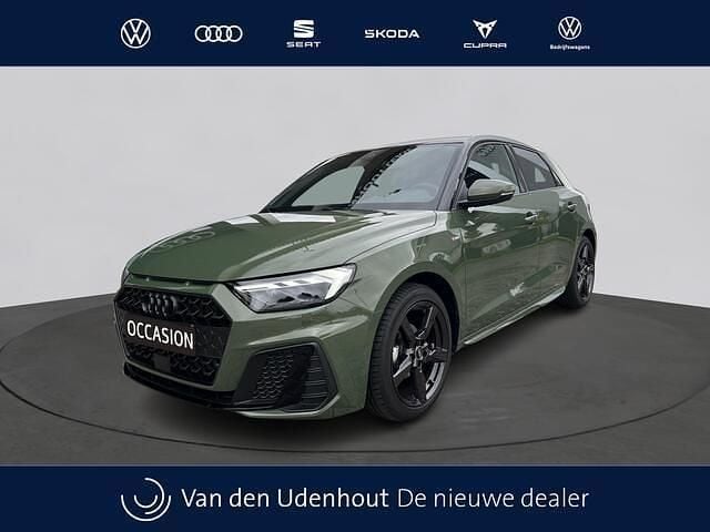 Groen, metallic lak Gebruikt 2025 Audi A1 Sportback S-Line Hatchback | € 38.370 - Afbeelding 1/3