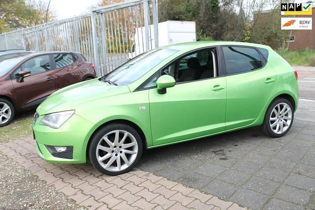 Groen (metallic) Gebruikt 2012 Seat Ibiza FR Hatchback | € 6.950 (Eerlijke prijs) - Afbeelding 1/4