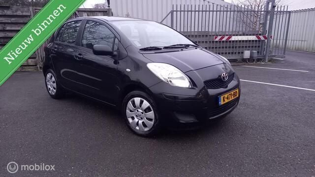 Zwart Gebruikt 2009 Toyota Yaris Hatchback | € 2.950 (Goede deal) - Afbeelding 1/4
