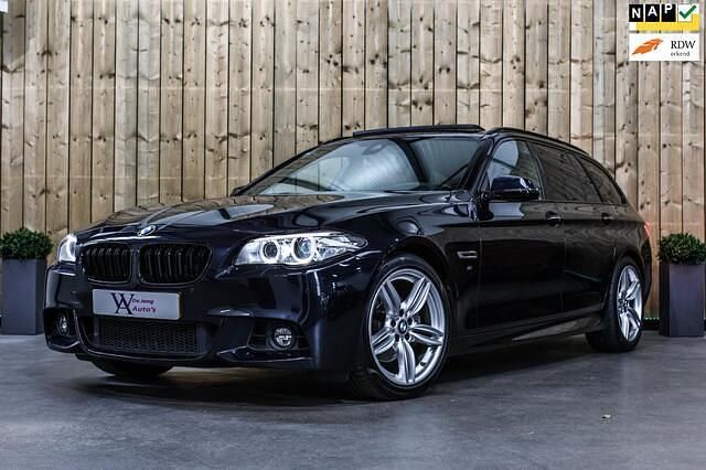 Zwart Gebruikt 2016 BMW 520 M Sport Stationwagen | € 18.500 (Iets duurder) - Afbeelding 1/4