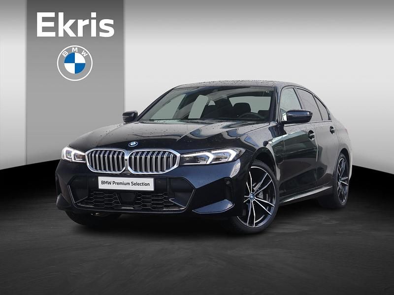 Zwart Gebruikt 2024 BMW 330e M Sport Sedan | € 52.900 (Eerlijke prijs) - Afbeelding 1/4