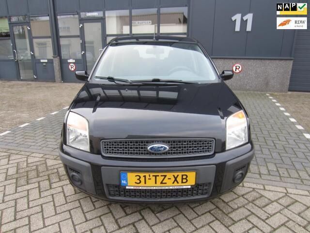 Zwart Gebruikt 2007 Ford Fusion MPV | € 1.750 (Eerlijke prijs) - Afbeelding 1/4