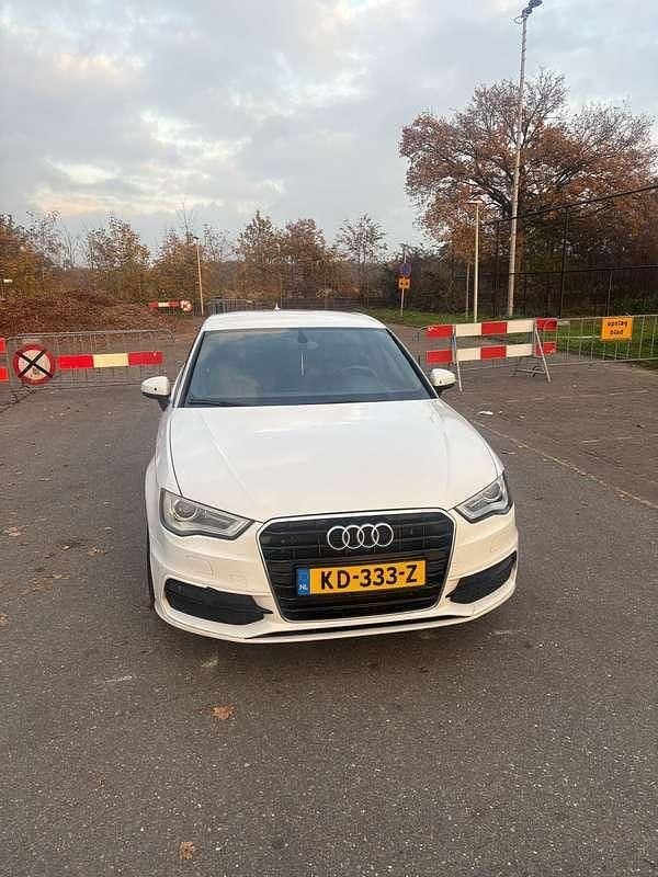 Wit Occasion 2013 Audi A3 S-Line Hatchback | € 9.000 (Duur) - Afbeelding 1/4