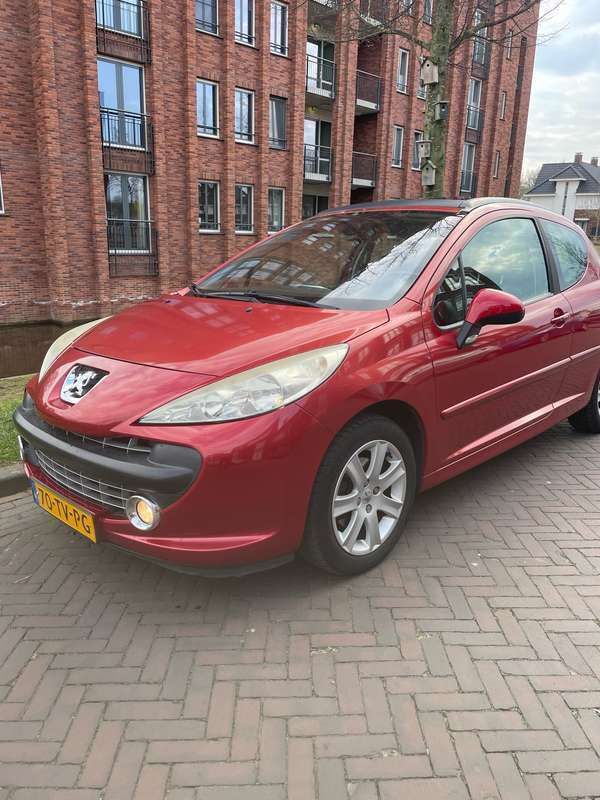 Rood Gebruikt 2007 Peugeot 207 Hatchback | € 1.950 (Goede deal) - Afbeelding 1/4