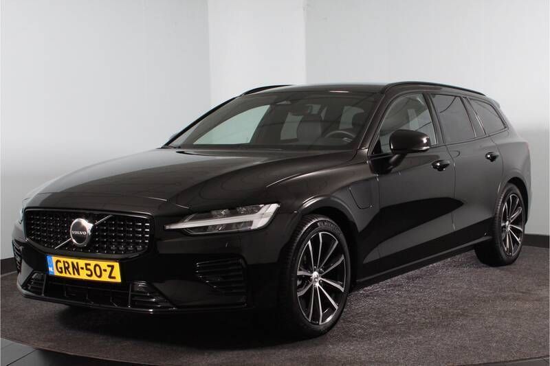 Zwart Gebruikt 2023 Volvo V60 Plus Stationwagen | € 44.295 (Eerlijke prijs) - Afbeelding 1/4