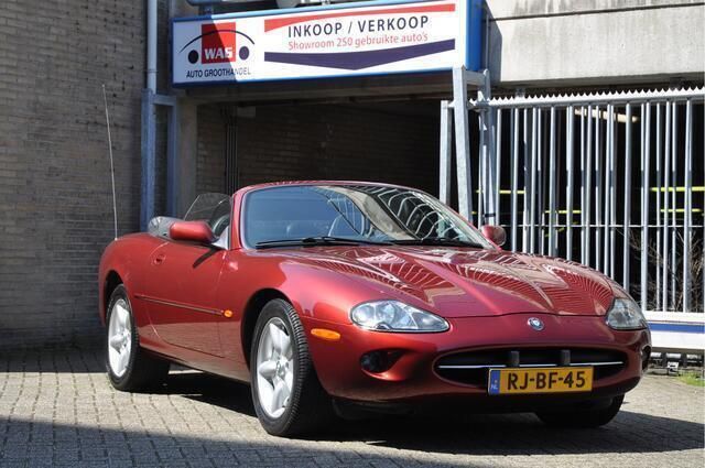 Rood Gebruikt 1997 Jaguar XK8 Cabriolet | € 19.300 (Goede deal) - Afbeelding 1/4