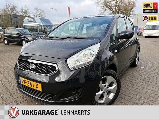 Zwart (metallic) Occasion 2013 Kia Venga Plus Hatchback | € 7.245 (Eerlijke prijs) - Afbeelding 1/4