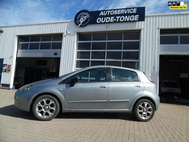 Grijs Gebruikt 2012 Fiat Punto Evo Easy Hatchback | € 3.250 (Eerlijke prijs) - Afbeelding 1/4