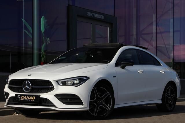 Wit Gebruikt 2020 Mercedes CLA250 AMG Sedan | € 36.900 (Eerlijke prijs) - Afbeelding 1/4