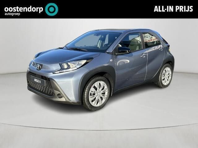 Blauw Nieuw 2025 Toyota Aygo Play Hatchback | € 21.347 (Eerlijke prijs) - Afbeelding 1/4