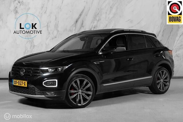 Zwart Gebruikt 2018 VW T-Roc R-line SUV | € 19.999 (Eerlijke prijs) - Afbeelding 1/4