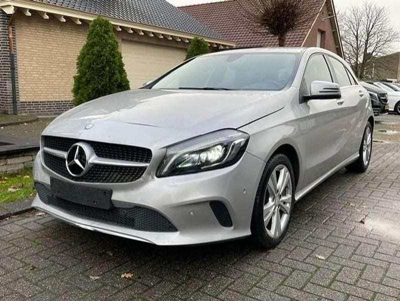 Zilver Gebruikt 2016 Mercedes A180 Urban Hatchback | € 8.900 - Afbeelding 1/4