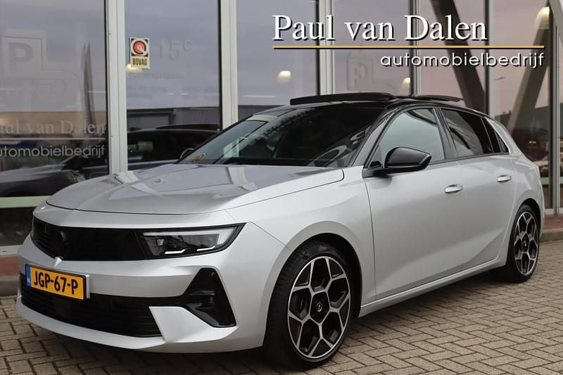 Grijs Gebruikt 2024 Opel Astra Ultimate Hatchback | € 26.900 (Super prijs) - Afbeelding 1/4