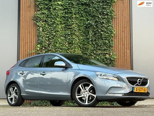 Blauw Gebruikt 2016 Volvo V40 R-Design Stationwagen | € 11.950 (Goede deal) - Afbeelding 1/4