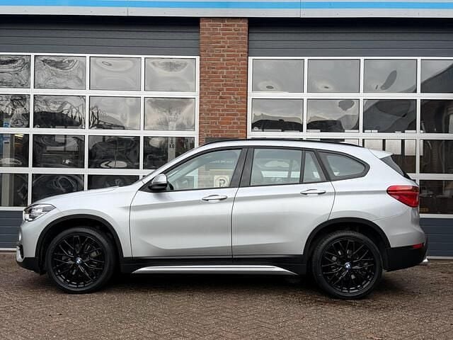 Grijs (metallic) Occasion 2018 BMW X1 Executive SUV | € 28.995 (Eerlijke prijs) - Afbeelding 1/4