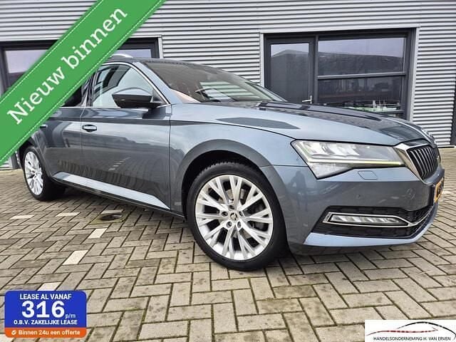 Grijs Gebruikt 2019 Skoda Superb Stationwagen | € 19.500 (Eerlijke prijs) - Afbeelding 1/4