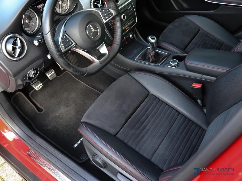 Occasion Mercedes GLA180 Ambition 123 PK (90 kW) 2016 Rood SUV