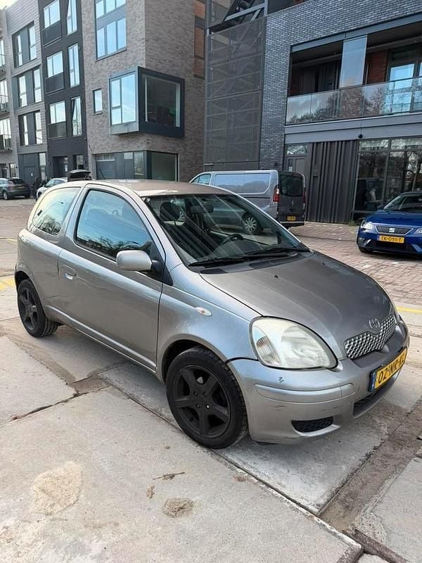 Occasion 2004 Toyota Yaris Sol | € 1.500 (Goede deal) - Afbeelding 1/4