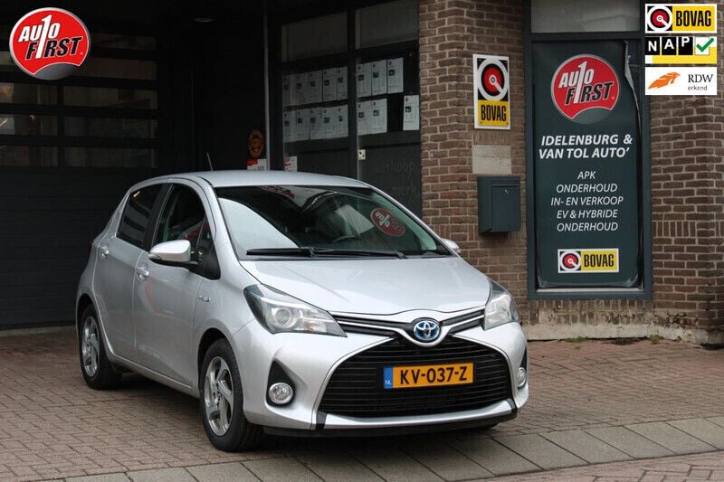 Grijs Gebruikt 2016 Toyota Yaris Hybrid Trend Hatchback | € 14.250 (Goede deal) - Afbeelding 1/4