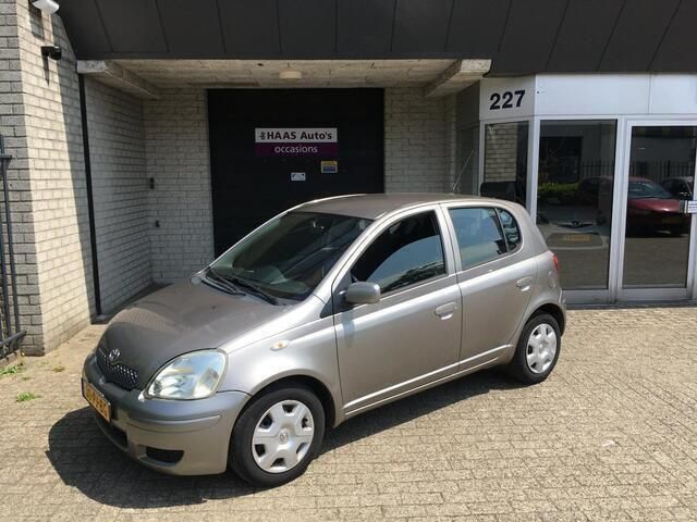 Grijs Gebruikt 2004 Toyota Yaris Sol Hatchback | € 3.999 (Eerlijke prijs) - Afbeelding 1/4