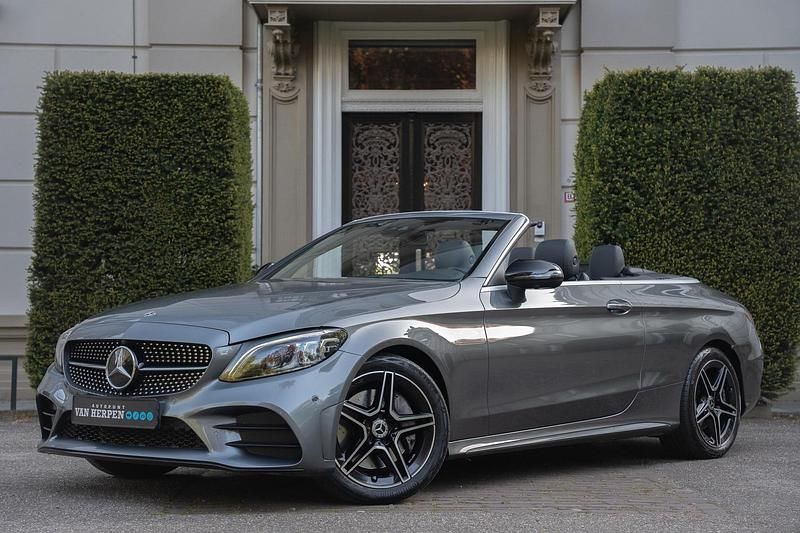 Grijs Gebruikt 2019 Mercedes C300 AMG Cabriolet | € 41.890 (Eerlijke prijs) - Afbeelding 1/4