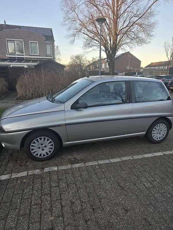 Grijs Occasion 2000 Lancia Ypsilon Hatchback | € 850 - Afbeelding 1/4