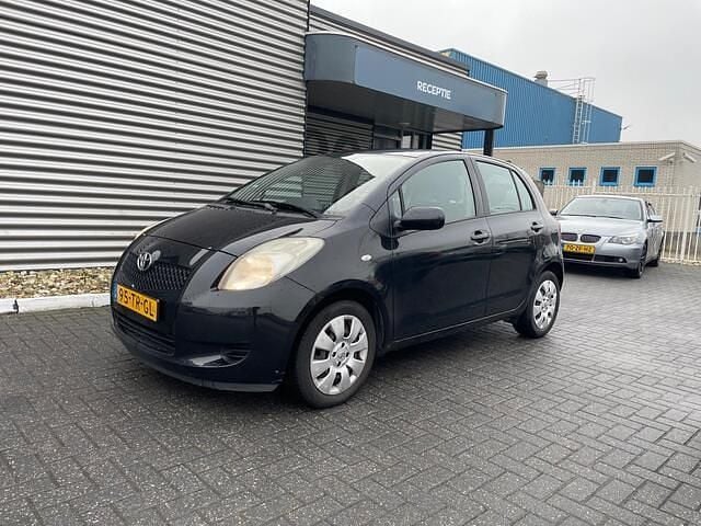 Zwart Occasion 2007 Toyota Yaris Sol Hatchback | € 3.500 (Goede deal) - Afbeelding 1/4