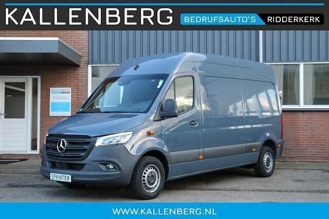 Grijs Gebruikt 2022 Mercedes Sprinter Van | € 34.900 (Goede deal) - Afbeelding 1/4