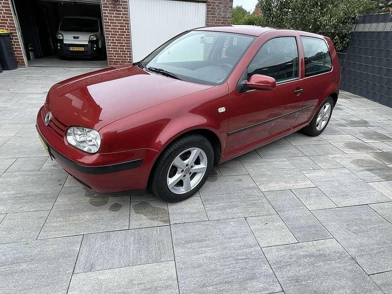 Rood Gebruikt 1999 VW Golf IV Highline Hatchback | € 1.950 (Duur) - Afbeelding 1/4