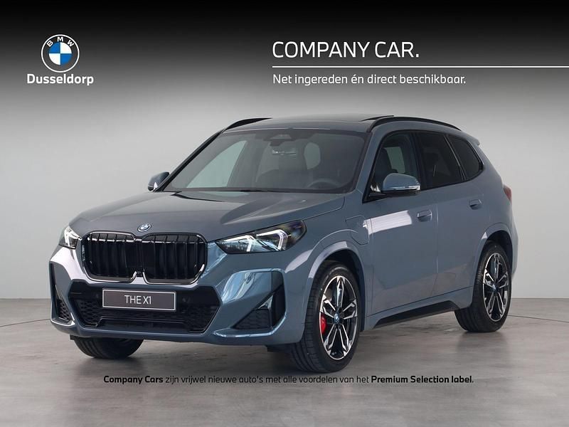 Grijs Nieuw 2024 BMW X1 Comfort Edition SUV | € 68.931 - Afbeelding 1/4