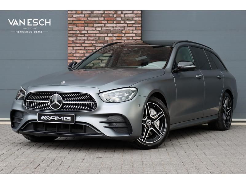 Grijs Gebruikt 2023 Mercedes E300 AMG line Stationwagen | € 39.500 (Super prijs) - Afbeelding 1/4
