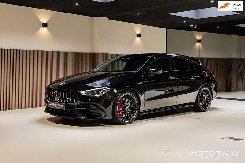 Zwart Gebruikt 2021 Mercedes CLA45 AMG Shooting Brake Premium Plus Stationwagen | € 47.950 - Afbeelding 1/4