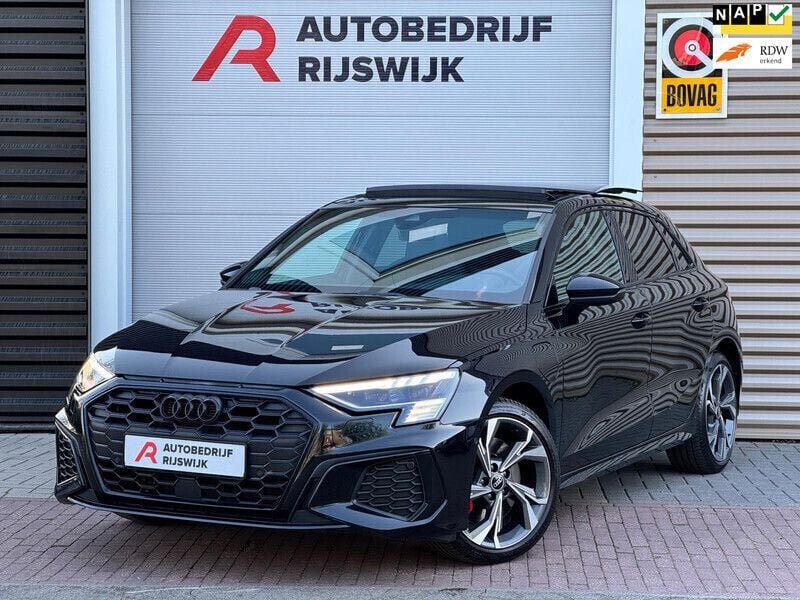 Zwart Gebruikt 2021 Audi A3 Sportback e-tron Competition Sedan | € 32.950 (Eerlijke prijs) - Afbeelding 1/4