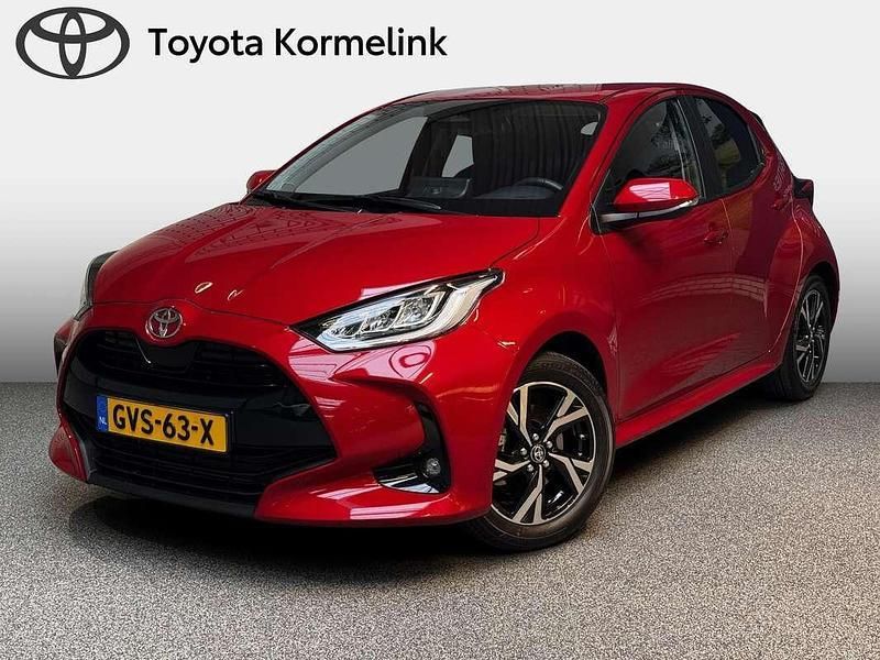 Rood Gebruikt 2024 Toyota Yaris Hybrid Edition Hatchback | € 27.950 (Iets duurder) - Afbeelding 1/2