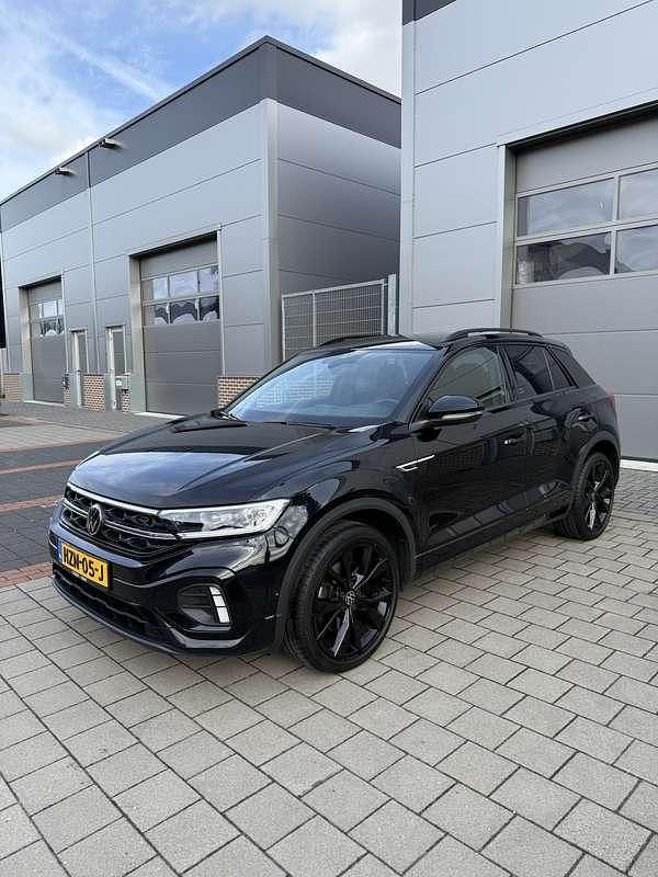 Zwart Gebruikt 2022 VW T-Roc SUV | € 29.500 (Iets duurder) - Afbeelding 1/4