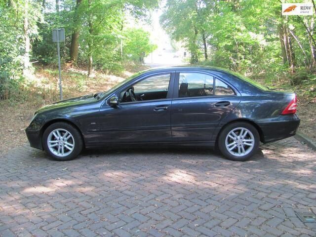 Zwart Gebruikt 2004 Mercedes C200 Classic Sedan | € 3.950 (Duur) - Afbeelding 1/4