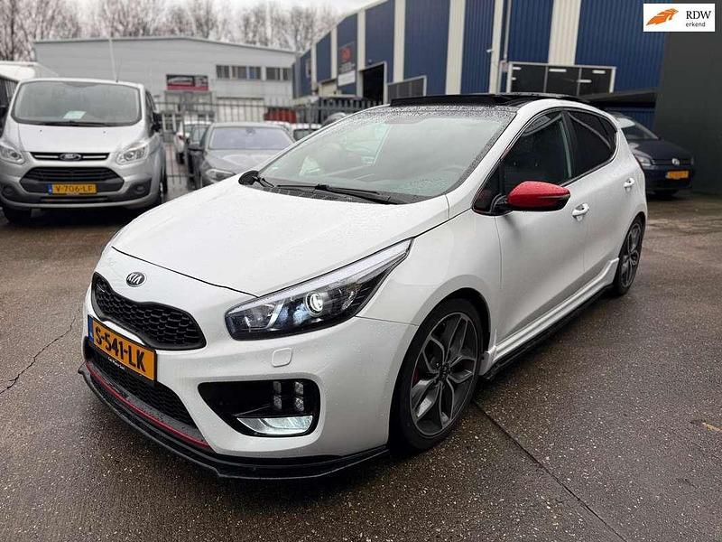 Wit Occasion 2018 Kia Ceed GT GT Hatchback | € 15.750 (Eerlijke prijs) - Afbeelding 1/4