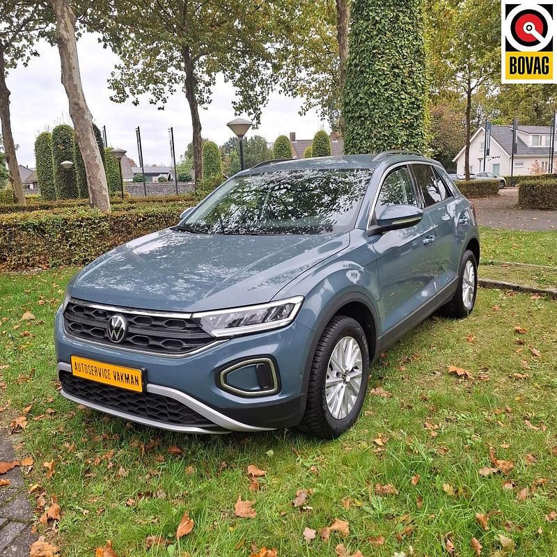 Blauw Gebruikt 2024 VW T-Roc Edition SUV | € 26.900 (Eerlijke prijs) - Afbeelding 1/4