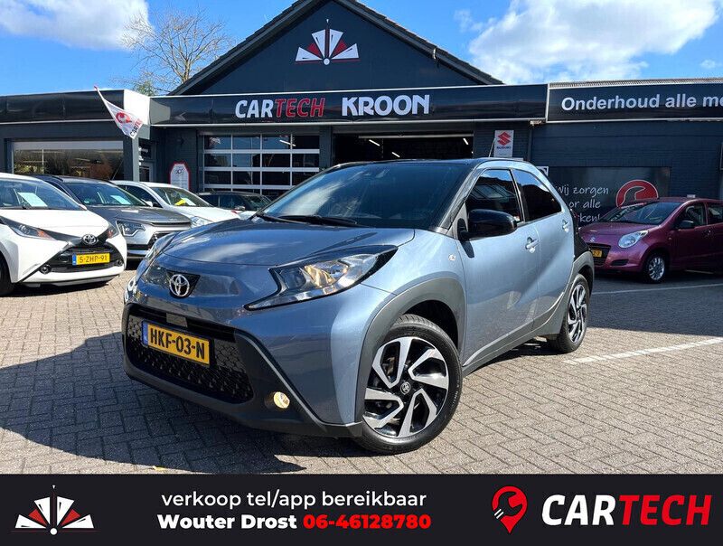 Grijs Gebruikt 2024 Toyota Aygo Pulse Hatchback | € 20.900 (Eerlijke prijs) - Afbeelding 1/4