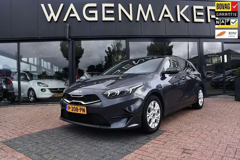Grijs Gebruikt 2022 Kia Ceed Hatchback | € 16.950 (Goede deal) - Afbeelding 1/4