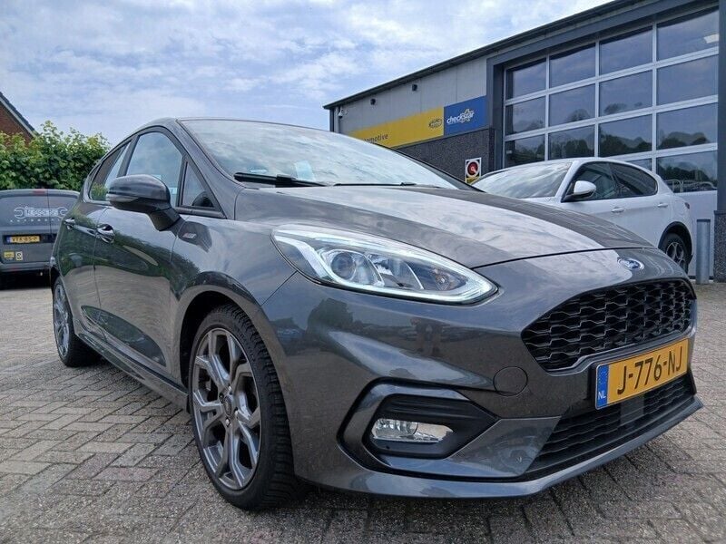 Grijs Gebruikt 2020 Ford Fiesta ST-Line Hatchback | € 14.895 (Eerlijke prijs) - Afbeelding 1/4