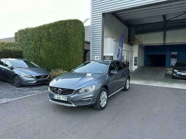 Grijs Gebruikt 2017 Volvo V60 CC Plus Stationwagen | € 15.750 - Afbeelding 1/4