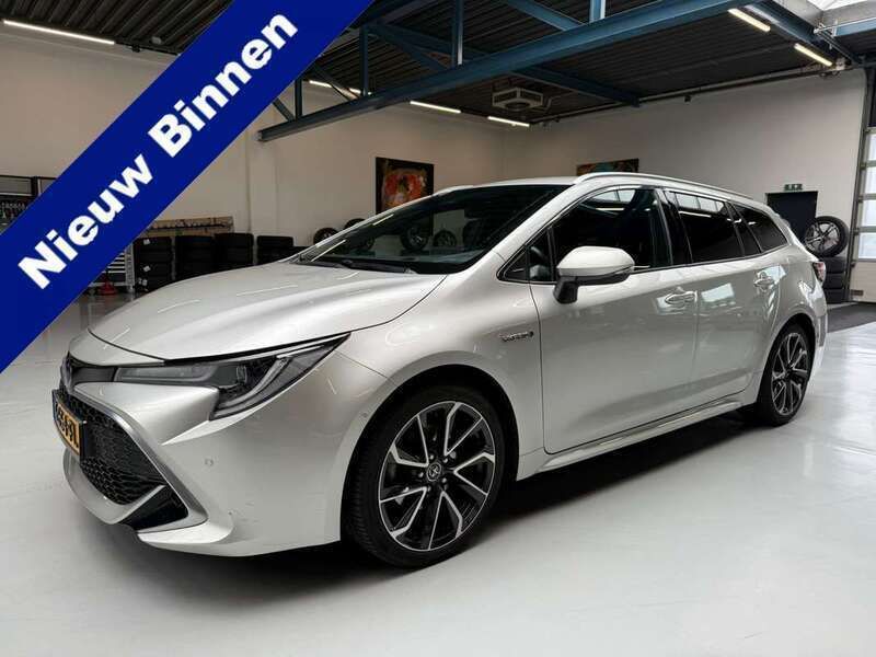 Grijs Gebruikt 2019 Toyota Corolla Executive Stationwagen | € 20.990 (Goede deal) - Afbeelding 1/4
